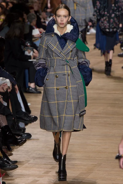 Look 10
